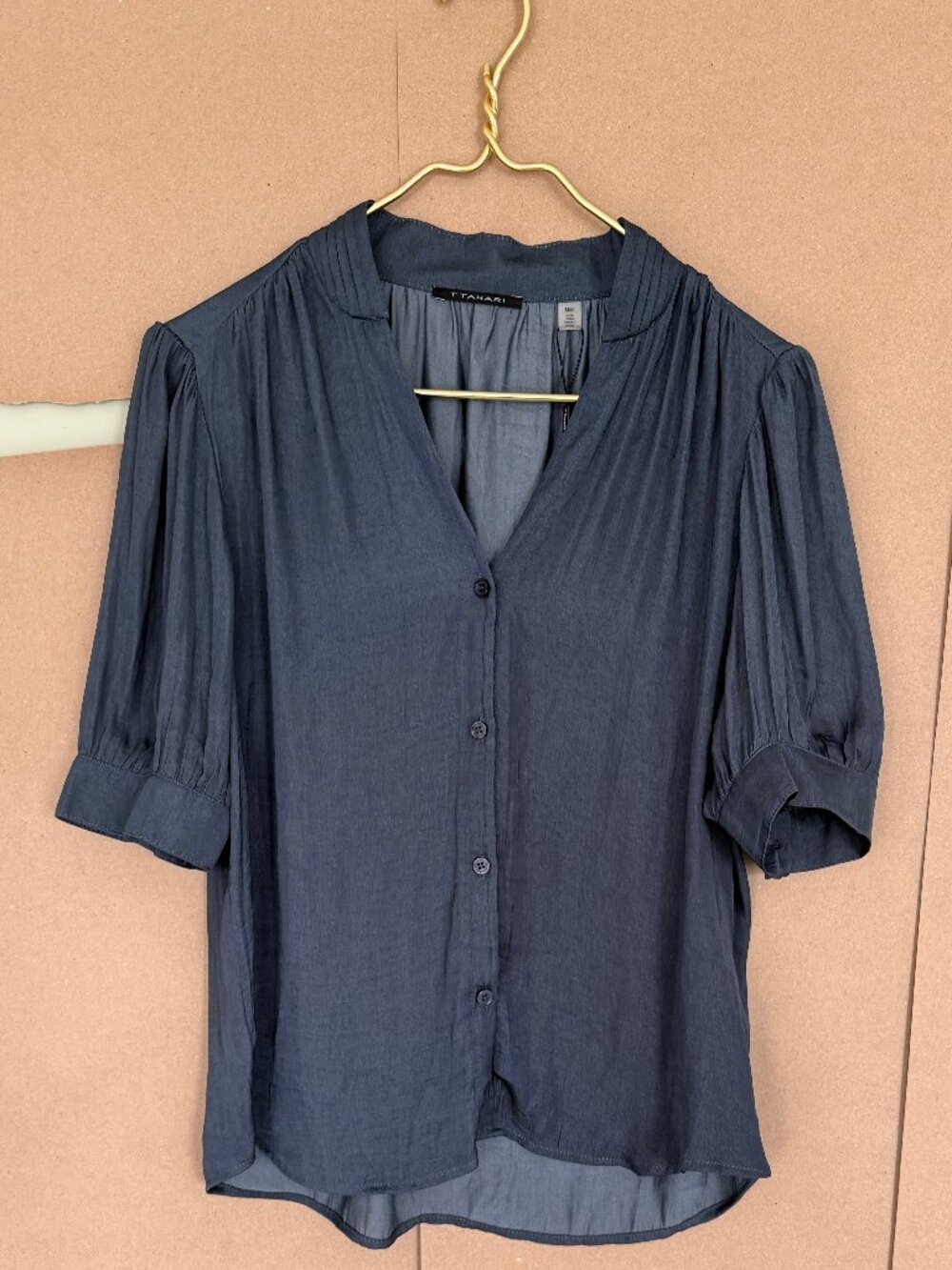 T Tahari blue shortsleeve blouse